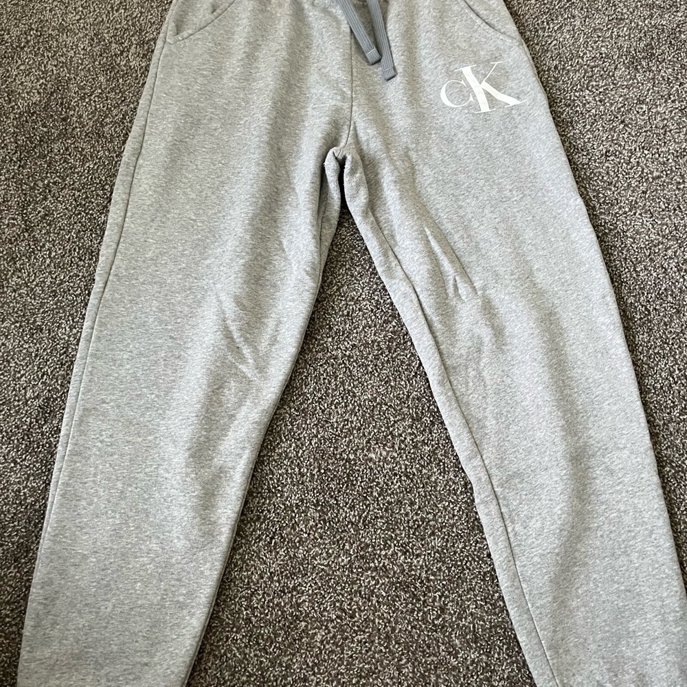 Mens Calvin Kline Sweatpants. Size small